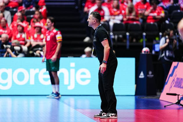 George Buricea Romania, Coach DEN, Portugal vs Romania, Handball, EHF European Championship 2026, Group B, Matchday 1, 16 01 2026 DEN, Portugal vs Romania, Handball, EHF European Championship 2026, Group B, Matchday 1, 16 01 2026 Herning Copyright: xEibner-Pressefoto MarcelxvonxFehrnx EP_MFN