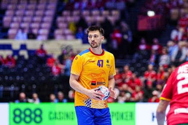 Andrei Buzle Romania, 47 DEN, Portugal vs Romania, Handball, EHF European Championship 2026, Group B, Matchday 1, 16 01 2026 DEN, Portugal vs Romania, Handball, EHF European Championship 2026, Group B, Matchday 1, 16 01 2026 Herning Copyright: xEibner-Pressefoto MarcelxvonxFehrnx EP_MFN