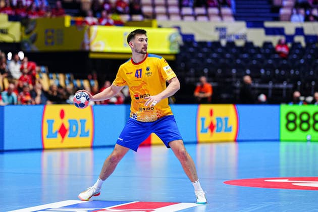 Andrei Buzle Romania, 47 DEN, Portugal vs Romania, Handball, EHF European Championship 2026, Group B, Matchday 1, 16 01 2026 DEN, Portugal vs Romania, Handball, EHF European Championship 2026, Group B, Matchday 1, 16 01 2026 Herning Copyright: xEibner-Pressefoto MarcelxvonxFehrnx EP_MFN