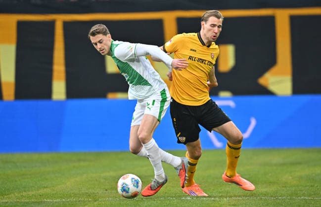 17 01 2026 Soccer Season 2025 2026 2 Soccer Bundesliga 18 Matchday SG Dynamo Dresden SGD SpVgg Greuther Fürth SGF Kleeblatt Sportfoto Zink MeZi xmexzix DFL regulations prohibit any use of photographs as image sequences and or quasi video only for editorial use Gian Luca Gian Luca Itter 27, SpVgg Greuther Fürth Vincent Vermeij 9, SG Dynamo Dresden SGD, rechts