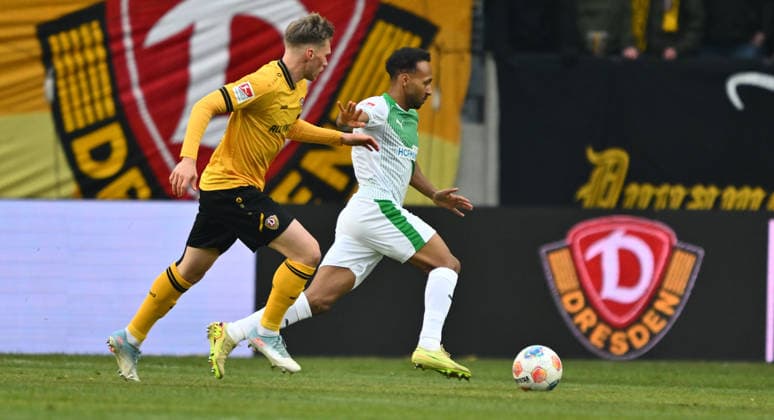 17 01 2026 Soccer season 2025 2026 2 Soccer Bundesliga 18 Matchday SG Dynamo Dresden SGD SpVgg Greuther Fürth SGF Kleeblatt Sportfoto Zink xwoxzix DFL regulations prohibit any use of photographs as image sequences and or quasi video only for editorial use Jonas Sterner 32, SG Dynamo Dresden SGD Julian Green 37, SpVgg Greuther Fürth