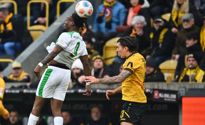 17 01 2026 Soccer season 2025 2026 2 Soccer Bundesliga 18 Matchday SG Dynamo Dresden SGD SpVgg Greuther Fürth SGF Kleeblatt Sportfoto Zink xwoxzix DFL regulations prohibit any use of photographs as image sequences and or quasi video only for editorial use Noel Futkeu 9, SpVgg Greuther Fürth in header duel with Julian Pauli 13, SG Dynamo Dresden SGD