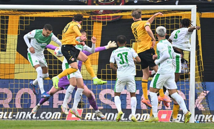 17 01 2026 Soccer Season 2025 2026 2 Soccer Bundesliga 18 Matchday SG Dynamo Dresden SGD SpVgg Greuther Fürth SGF Kleeblatt Sportfoto Zink MeZi xmexzix DFL regulations prohibit any use of photographs as image sequences and or quasi video only for editorial use Thomas Keller 39, SG Dynamo Dresden SGD erzielt Treffer Tor Torschuß zum 1 0