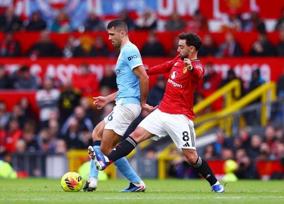 Rodri of Manchester City and Bruno Fernandes of Manchester United, ManU Manchester United v Manchester City, Premier League, Football, Old Trafford, Manchester, UK - 17 Jan 2026Manchester Old Trafford United Kingdom EDITORIAL USE ONLY No use with unauthorised audio, video, data, fixture lists, club league logos or live services. Online in-match use limited to 120 images, no video emulation. No use in betting, games or single club league player publications.  Copyright: xMattxWest Shutterstockx 16347907r