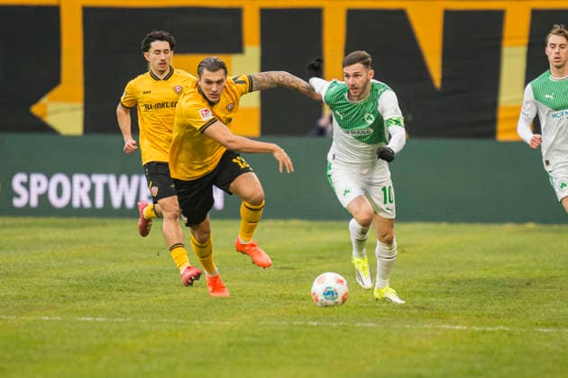 17 01 2026, xomx, Soccer 2 Bundesliga, Dynamo Dresden SpVgg Greuther Fuerth v l Julian Andreas Pauli Dynamo Dresden and Branimir Hrgota SpVgg Greuther Fürth in a duel on the ball DFL DFB REGULATIONS PROHIBIT ANY USE OF PHOTOGRAPHS as IMAGE SEQUENCES and or QUASI VIDEO Dresden