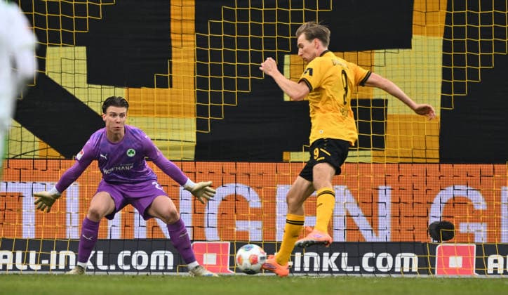 17 01 2026 Soccer Season 2025 2026 2 Soccer Bundesliga 18 Matchday SG Dynamo Dresden SGD SpVgg Greuther Fürth SGF Kleeblatt Sportfoto Zink xwoxzix DFL regulations prohibit any use of photographs as image sequences and or quasi video only for editorial use Timo Schlieck 21, SpVgg Greuther Fürth Vincent Vermeij 9, SG Dynamo Dresden SGD Chance Torchance