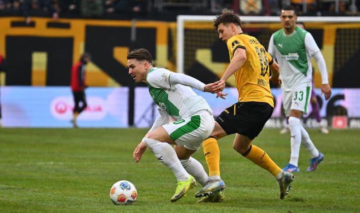 17 01 2026 Soccer season 2025 2026 2 Soccer Bundesliga 18 Matchday SG Dynamo Dresden SGD SpVgg Greuther Fürth SGF Kleeblatt Sportfoto Zink xwoxzix DFL regulations prohibit any use of photographs as image sequences and or quasi video only for editorial use Felix Klaus 30, SpVgg Greuther Fürth Alexander Rossipal 19, SG Dynamo Dresden SGD