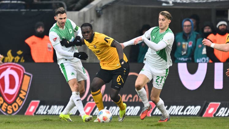17 01 2026 Soccer season 2025 2026 2 Soccer Bundesliga 18 Matchday SG Dynamo Dresden SGD SpVgg Greuther Fürth SGF Kleeblatt Sportfoto Zink xwoxzix DFL regulations prohibit any use of photographs as image sequences and or quasi video only for editorial use Branimir Hrgota 10, SpVgg Greuther Fürth Kofi Amoako 6, SG Dynamo Dresden SGD Gian Luca Gian Luca Itter 27, SpVgg Greuther Fürth