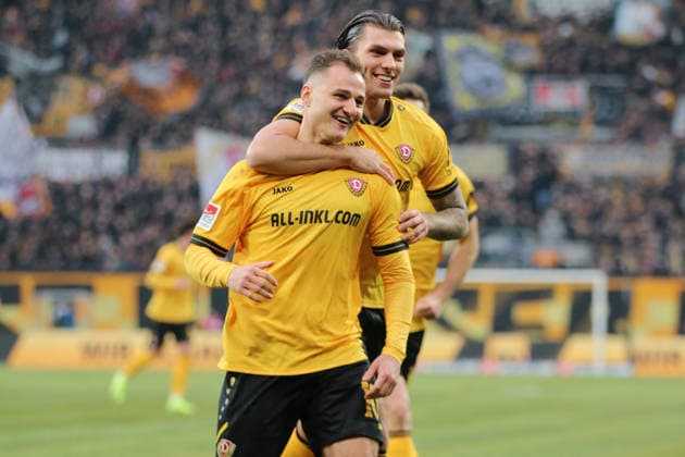 17 01 2026 Soccer Men 2025 2026 2 Bundesliga 18 Matchday SG Dynamo Dresden SpVgg Greuther Fürth Rudolf Harbig Stadion Dresden Jakob Lemmer Dresden, 10, yellow and Julian Pauli Dresden, 13, yellow cheer after the 2 0 Dresden Saxony Germany