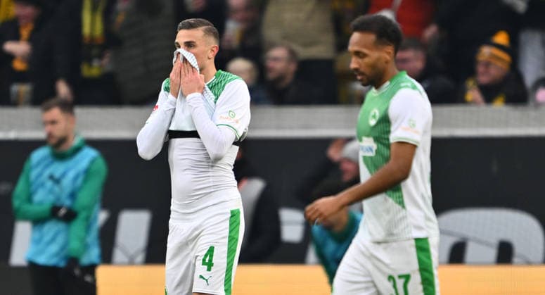 17 01 2026 Soccer season 2025 2026 2 Soccer Bundesliga 18 Matchday SG Dynamo Dresden SGD SpVgg Greuther Fürth SGF Kleeblatt Sportfoto Zink xwoxzix DFL regulations prohibit any use of photographs as image sequences and or quasi video only for editorial use Philipp Ziereis 4, SpVgg Greuther Fürth Julian Green 37, SpVgg Greuther Fürth disappointed disappointment