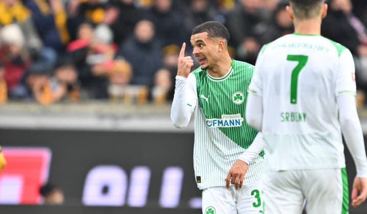 17 01 2026 Soccer Season 2025 2026 2 Soccer Bundesliga 18 Matchday SG Dynamo Dresden SGD SpVgg Greuther Fürth SGF Kleeblatt Sportfoto Zink xwoxzix DFL regulations prohibit any use of photographs as image sequences and or quasi video only for editorial use Maximilian Solomon Dietz 33, SpVgg Greuther Fürth zeigt deutet
