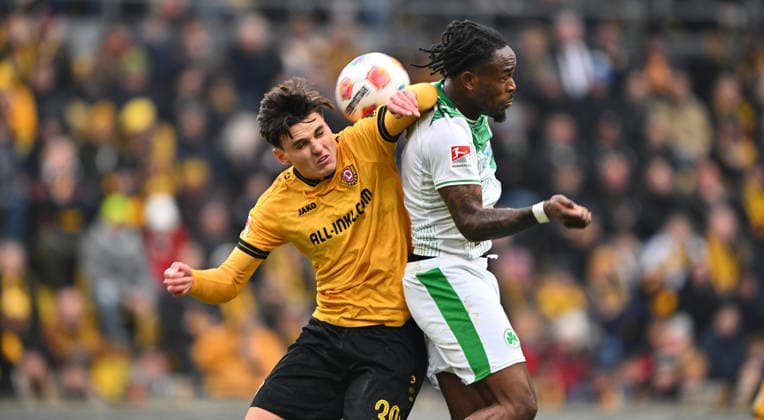 17 01 2026 Soccer season 2025 2026 2 Soccer Bundesliga 18 Matchday SG Dynamo Dresden SGD SpVgg Greuther Fürth SGF Kleeblatt Sportfoto Zink xwoxzix DFL regulations prohibit any use of photographs as image sequences and or quasi video only for editorial use Thomas Keller 39, SG Dynamo Dresden SGD in header duel with Noel Futkeu 9, SpVgg Greuther Fürth