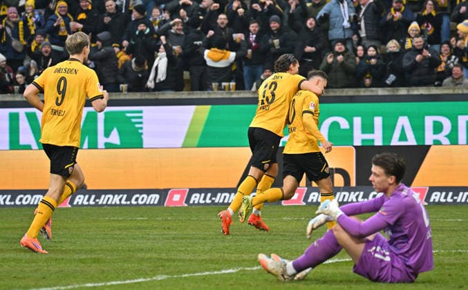 17 01 2026 Soccer season 2025 2026 2 Soccer Bundesliga 18 Matchday SG Dynamo Dresden SGD SpVgg Greuther Fürth SGF Kleeblatt Sportfoto Zink MeZi xmexzix DFL regulations prohibit any use of photographs as image sequences and or quasi video only for editorial use Torjubel Jubel nach Treffer Tor Torschuß zum 2 0 durch Jakob Lemmer 10, SG Dynamo Dresden SGD Timo Schlieck 21, SpVgg Greuther Fürth enttäuscht Enttäuschung