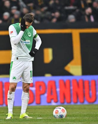 17 01 2026 Soccer season 2025 2026 2 Soccer Bundesliga 18 Matchday SG Dynamo Dresden SGD SpVgg Greuther Fürth SGF Kleeblatt Sportfoto Zink MeZi xmexzix DFL regulations prohibit any use of photographs as image sequences and or quasi video only for editorial use Branimir Hrgota 10, SpVgg Greuther Fürth disappointed disappointment