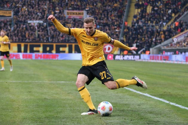 17 01 2026 Soccer Men 2025 2026 2 Bundesliga 18 Matchday SG Dynamo Dresden SpVgg Greuther Fürth Rudolf Harbig Stadion Dresden Niklas Hauptmann Dresden, 27, yellow on a cross Dresden Saxony Germany