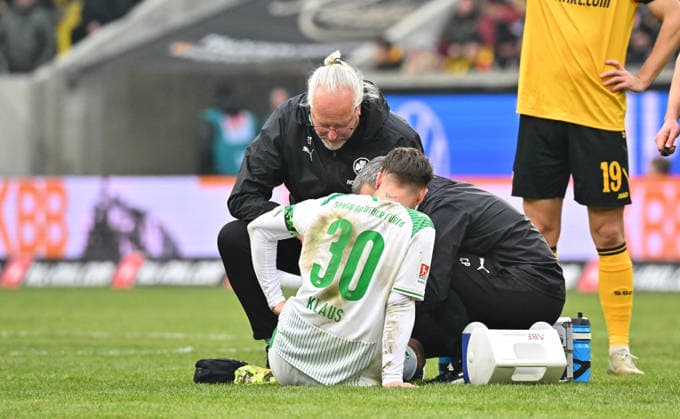 17 01 2026 Soccer Season 2025 2026 2 Soccer Bundesliga 18 Matchday SG Dynamo Dresden SGD SpVgg Greuther Fürth SGF Kleeblatt Sportfoto Zink MeZi xmexzix DFL regulations prohibit any use of photographs as image sequences and or quasi video only for editorial use Felix Klaus 30, SpVgg Greuther Fürth injured Injury battered on the ground Dr Ekkehardt Templer team doctor SpVgg Greuther Fürth