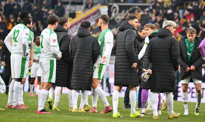 17 01 2026 Soccer Season 2025 2026 2 Soccer Bundesliga 18 Matchday SG Dynamo Dresden SGD SpVgg Greuther Fürth SGF Kleeblatt Sportfoto Zink xwoxzix DFL regulations prohibit any use of photographs as image sequences and or quasi video only for editorial use Mannschaft Team Fürth disappointed Disappointment after the end of the match