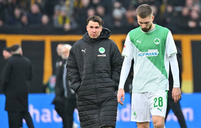 17 01 2026 Soccer season 2025 2026 2 Soccer Bundesliga 18 Matchday SG Dynamo Dresden SGD SpVgg Greuther Fürth SGF Kleeblatt Sportfoto Zink MeZi xmexzix DFL regulations prohibit any use of photographs as image sequences and or quasi video only for editorial use Felix Klaus 30, SpVgg Greuther Fürth Doni Edon Arifi 28, SpVgg Greuther Fürth, right disappointed Disappointment after the end of the match