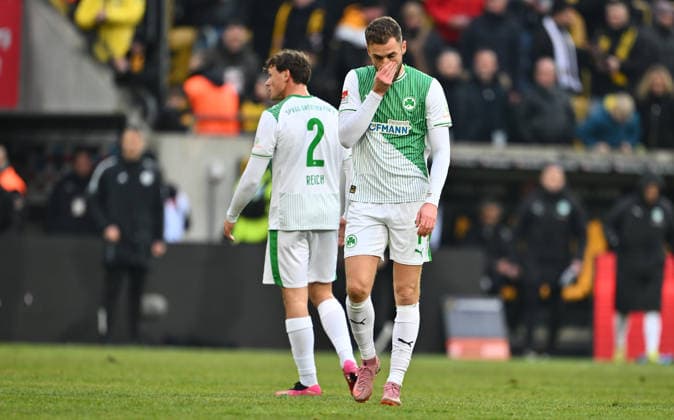 17 01 2026 Soccer season 2025 2026 2 Soccer Bundesliga 18 Matchday SG Dynamo Dresden SGD SpVgg Greuther Fürth SGF Kleeblatt Sportfoto Zink xwoxzix DFL regulations prohibit any use of photographs as image sequences and or quasi video only for editorial use Lukas Reich 2, SpVgg Greuther Fürth Dennis Srbeny 7, SpVgg Greuther Fürth disappointed Disappointment after the end of the match