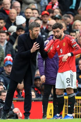 17th January 2026; Old Trafford, Manchester, England; Premier League Football, Manchester United, ManU versus Manchester City; Manchester United manager Michael Carrick issues instructions to Bruno Fernandes  DavidxBlunsden