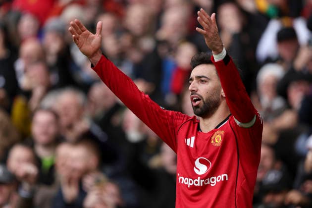 Manchester United, ManU v Manchester City - Premier League Bruno Fernandes of Manchester United reacts during the Premier League match between Manchester United and Manchester City at Old Trafford on January 17, 2026 in Manchester, England. WARNING! This Photograph May Only Be Used For Newspaper And Or Magazine Editorial Purposes. May Not Be Used For Publications Involving 1 player, 1 Club Or 1 Competition Without Written Authorisation From Football DataCo Ltd. For Any Queries, Please Contact Football DataCo Ltd on +44 (0) 207 864 9121 Manchester Old Trafford England United Kingdom Copyright: xAllstarxPicturexLibraryxLtdx
