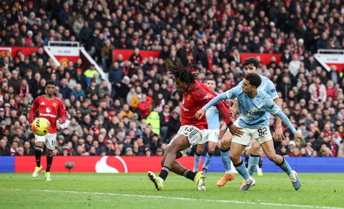 Manchester United, ManU v Manchester City, Premier League, Old Trafford, Manchester. Times Photographer Bradley Ormesher. 17.1.2026. Manchester United v Manchester City, Premier League, Old Trafford, Manchester. Times Photographer Bradley Ormesher. Patrick Dorgu scores United’s 2nd goal.  Copyright: xBradleyxOrmesherx NINTCHDBPICT001052128246