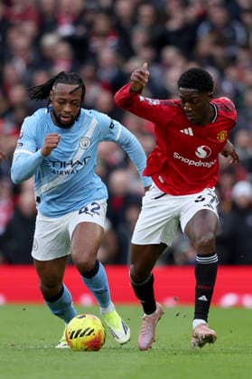 Manchester United, ManU v Manchester City - Premier League Antoine Semenyo of Manchester City and Kobbie Mainoo of Manchester United challenge during the Premier League match between Manchester United and Manchester City at Old Trafford on January 17, 2026 in Manchester, England. WARNING! This Photograph May Only Be Used For Newspaper And Or Magazine Editorial Purposes. May Not Be Used For Publications Involving 1 player, 1 Club Or 1 Competition Without Written Authorisation From Football DataCo Ltd. For Any Queries, Please Contact Football DataCo Ltd on +44 (0) 207 864 9121 Manchester Old Trafford England United Kingdom Copyright: xAllstarxPicturexLibraryxLtdx