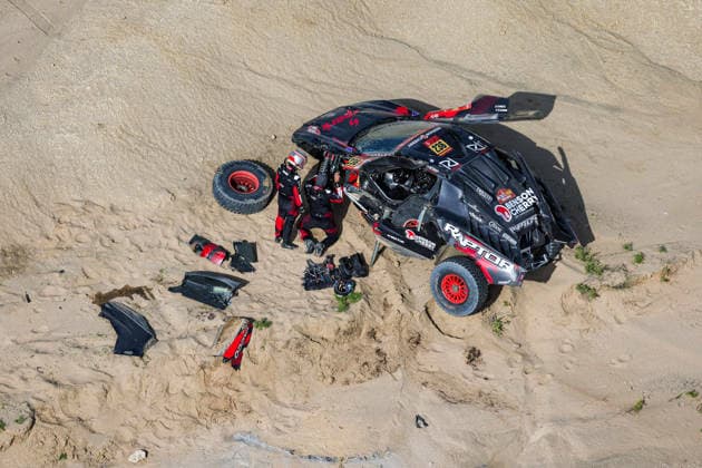 DAKAR 2026 - STAGE 13 236 DUMAS Romain (fra), WINOCQ Alex (fra), RD Limited, Ford, Ultimate, FIA W2RC, repairing after their accident during the Stage 13 of the Dakar 2026, on January 17, 2026 around Yanbu, Saudi Arabia - YanbuSaudi Arabia  Copyright: xFLORENTxGOODENx