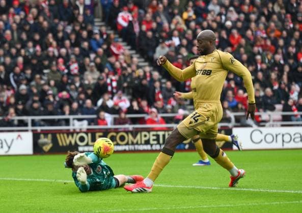 Robin Roefs of Sunderland saves a shot from Jean-Philippe Mateta of Crystal Palace Sunderland v Crystal Palace, Premier League, Football, Stadium of Light, Sunderland, UK - 17 Jan 2026Sunderland Stadium of Light United Kingdom EDITORIAL USE ONLY No use with unauthorised audio, video, data, fixture lists, club league logos or live services. Online in-match use limited to 120 images, no video emulation. No use in betting, games or single club league player publications. Copyright: xRichardxLee Shutterstockx 16348128ah