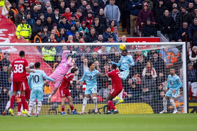 Football - FA Premier League - Liverpool FC v Burnley FC LIVERPOOL, ENGLAND - Saturday, January 17, 2026: Burnley s Axel Tuanzebe heads the ball away during the FA Premier League match between Liverpool FC and Burnley FC at Anfield. (Photo by David Rawcliffe Propaganda) LIVERPOOL Anfield MERSEYSIDE ENGLAND  Copyright: xDavidxRawcliffex P2026-01-17-Liverpool_Burnley-38
