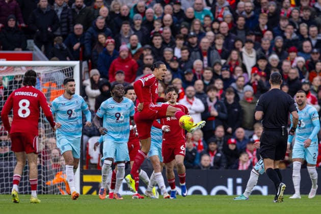 Football - FA Premier League - Liverpool FC v Burnley FC LIVERPOOL, ENGLAND - Saturday, January 17, 2026: Liverpool s captain Virgil van Dijk during the FA Premier League match between Liverpool FC and Burnley FC at Anfield. (Photo by David Rawcliffe Propaganda) LIVERPOOL Anfield MERSEYSIDE ENGLAND  Copyright: xDavidxRawcliffex P2026-01-17-Liverpool_Burnley-39