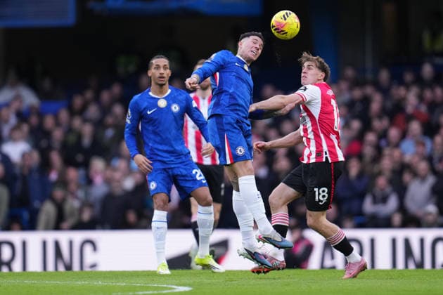 Premier League Chelsea vs Brentford Enzo Fernandez of Chelsea wins header during the Premier League match Chelsea vs Brentford at Stamford Bridge, London, United Kingdom, 17th January 2026 (Photo by Harvey Murphy News Images) Copyright: xHarveyxMurphy NewsxImagesx