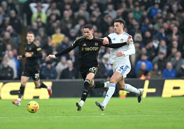 Sasa Lukic of Fulham and Ethan Ampadu of Leeds United Leeds United v Fulham, Premier League, Football, Elland Road, Leeds, UK - 17 Jan 2026Leeds Elland Road United Kingdom EDITORIAL USE ONLY No use with unauthorised audio, video, data, fixture lists, club league logos or live services. Online in-match use limited to 120 images, no video emulation. No use in betting, games or single club league player publications.  Copyright: xAnnaxGowthorpe Shutterstockx 16348115ad