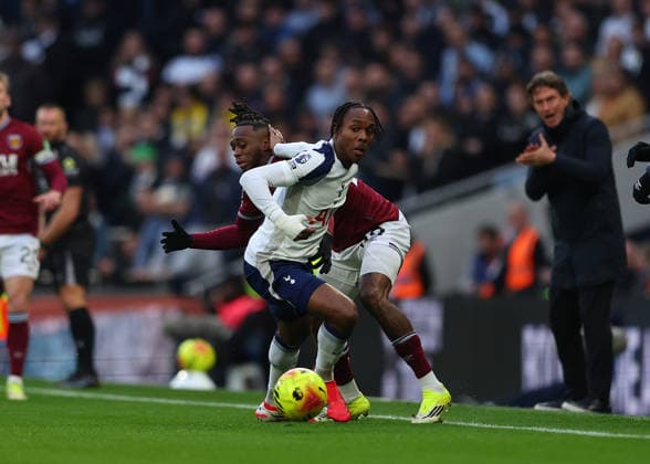 17th January 2026; Tottenham Hotspur Stadium, London, England; Premier League Football, Tottenham Hotspur versus West Ham United; Mathys Tel of Tottenham Hotspur under pressure from Aaron Wan-Bissaka of West Ham United  JohnxPatrickxFletcher