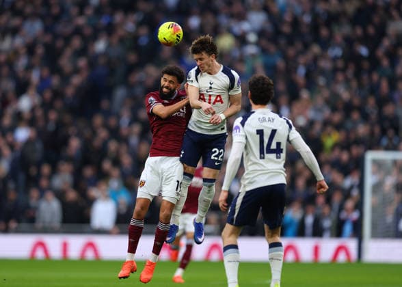 17th January 2026; Tottenham Hotspur Stadium, London, England; Premier League Football, Tottenham Hotspur versus West Ham United; Conor Gallagher of Tottenham Hotspur heads the ball over Pablo of West Ham United  JohnxPatrickxFletcher