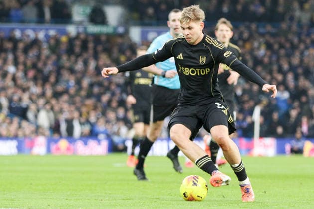 Emile Smith Rowe (32 Fulham) controls the ball during the Premier League match between Leeds United and Fulham at Elland Road in Leeds, England on January 17th 2026. Copyright: xSeanxChandlerx xSPPx Sportspressphoto_SPR82368