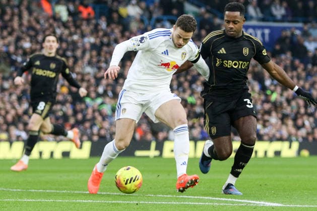 Gabriel Gudmundsson (3 Leeds United) controls the ball during the Premier League match between Leeds United and Fulham at Elland Road in Leeds, England on January 17th 2026. Copyright: xSeanxChandlerx xSPPx Sportspressphoto_SPR82371