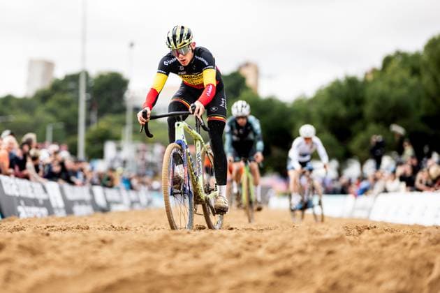 UCI Cyclocross World Cup 2025-2026 Benidorm BENIDORM, SPAIN - JANUARY 17: Nys Thibau (BEL) of Team Baloise Verzekeringen - Het Poetsbureau Lions traines before the 10th leg of the Benidorm UCI Cyclocross World Cup 2025-2026 a cyclocross race for Men Elite on January 18, 2026 in Benidorm, Spain, 17 01 2026 ( Benidorm Spain  Copyright: xBillyxCeustersx