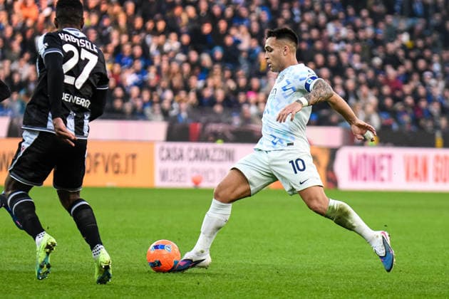 Inter s Lautaro Martinez in action during Udinese Calcio vs Inter - FC Internazionale, Italian soccer Serie A match in Udine, Italy, January 17 2026  Copyright: xEttorexGriffoni IPAxSportx xipa-agency.netx xx IPA_70201317 IPA_Agency_IPA70201317