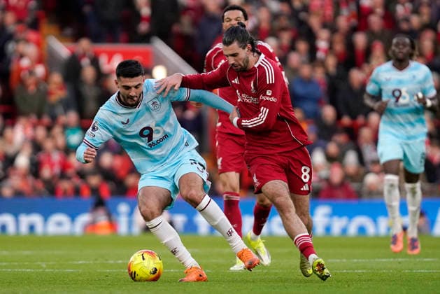 Liverpool v Burnley, Liverpool, UK - 17 Jan 2026 Armando Broja of Burnley and Dominik Szoboszlai of Liverpool during the Premier League match between Liverpool and Burnley at Anfield, Liverpool on 17 January 2026 ( Liverpool Anfield Liverpool England Copyright: xHarryxCornish PPAUKx PPA-240730