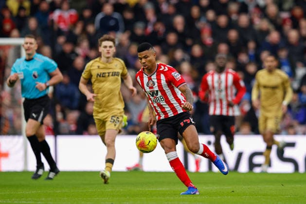 Sunderland v Crystal Palace, Premier League Reinildo Mandava of Sunderland controls the ball during the Premier League match between Sunderland and Crystal Palace at the Stadium Of Light, Sunderland, UK on 17 January 2026. Sunderland Stadium Of Light Tyne and Wear UK Editorial use only DataCo restrictions apply See www.football-dataco.com , Copyright: xCraigxCowanx PSI-23591-0037