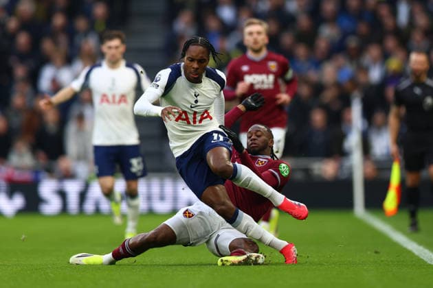 Tottenham Hotspur v West Ham United, Premier League West Ham defender Aaron Wan-Bissaka (29) challenges Tottenham Hotspur forward Mathys Tel (11) during the Tottenham Hotspur v West Ham United Premier League match at the Tottenham Hotspur Stadium, London, England on 17 January 2026 Credit: Sally Rawlins Every Second Media Editorial use only. All images are copyright Every Second Media Limited. No images may be reproduced without prior permission. All rights reserved. Premier League and Football League images are subject to licensing agreements with Football DataCo Limited. see https: www.football-dataco.com Copyright: xIMAGO EveryxSecondxMediax ESM-1762-0039 SallyxRawlinsx xEveryxSecondxMediax