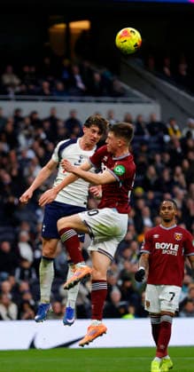 Tottenham Hotspur v West Ham, London, UK - 17 Jan 2026 Connor Gallagher of Tottenham Hotspur battles for the ball with Oliver Scarles of West Ham United during the Premier League match between Tottenham and West Ham at the Tottenham Hotspur Stadium, Tottenham, London on 17 January 2026. London Tottenham Hotspur Stadium London GBR Copyright: xTomxCusden PPAUKx PPA-240776