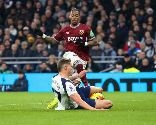 London, England, January 17 2026: Micky van de Ven (37 Tottenham Hotspur) blocks a shot on goal from Crysencio Summerville (7 West Ham United) during the Premier League game between Tottenham Hotspur and West Ham United at Tottenham Hotspur Stadium in London, England. (Photo by Jay Patel Sports Press Photo SPP) Copyright: xJayxPatel SportsxPressxPhoto SPPx Sportspressphoto_SPR82399