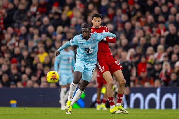 Football - FA Premier League - Liverpool FC v Burnley FC LIVERPOOL, ENGLAND - Saturday, January 17, 2026: Liverpool s Hugo Ekitike challenges Burnley s Axel Tuanzebe (L) during the FA Premier League match between Liverpool FC and Burnley FC at Anfield. (Photo by David Rawcliffe Propaganda) LIVERPOOL Anfield MERSEYSIDE ENGLAND  Copyright: xDavidxRawcliffex P2026-01-17-Liverpool_Burnley-109