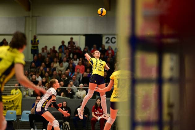 Volleyball I Women I Season 2025 2026 I Bundesliga I 12 Matchday I ETV Hamburger Volksbank Volleys SSC Palmberg Schwerin I 17 01 2026 Schlag Iris Vos 6, SSC Palmberg Schwerin Hamburg CU Arena Hamburg Germany Copyright: xLobeca FelixxSchlikisx