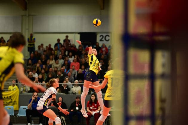 Volleyball I Women I Season 2025 2026 I Bundesliga I 12 Matchday I ETV Hamburger Volksbank Volleys SSC Palmberg Schwerin I 17 01 2026 Schlag Iris Vos 6, SSC Palmberg Schwerin Hamburg CU Arena Hamburg Germany Copyright: xLobeca FelixxSchlikisx