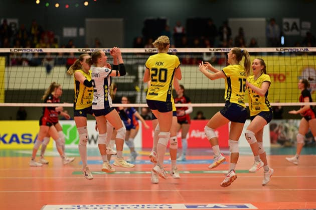 Volleyball I Women I Season 2025 2026 I Bundesliga I 12 Matchday I ETV Hamburger Volksbank Volleys SSC Palmberg Schwerin I 17 01 2026 Cheers, excitement, enthusiasm, euphoria, joy, happiness, cheerfulness at SSC Palmberg Schwerin Women Hamburg CU Arena Hamburg Germany Copyright: xLobeca FelixxSchlikisx