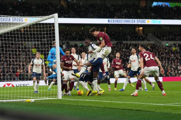 Tottenham Hotspur v West Ham United, Premier League GOAL 1-2 West Ham United forward Callum Wilson (9) gets a late goal after coming on as sub during the Premier League match between Tottenham Hotspur and West Ham United at Tottenham Hotspur Stadium, London, UK on 17 January 2026. London Tottenham Hotspur Stadium London UK Editorial use only DataCo restrictions apply See www.football-dataco.com , Copyright: xStephenxFlynnx PSI-23578-0115