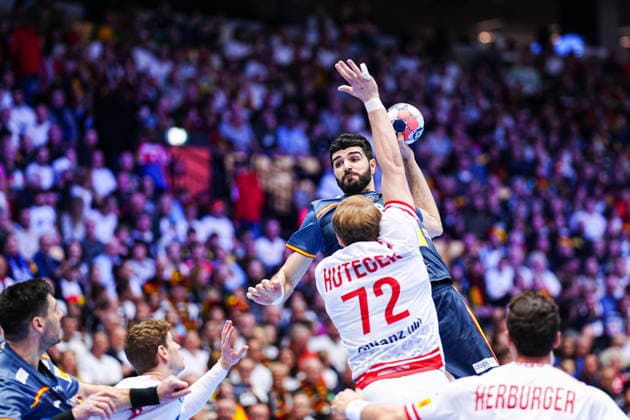 Throw Goal Imanol Garciandia Spain, 18 DEN, Austria vs Spain, Handball, EHF European Championship 2026, Group A, Matchday 2, 17 01 2026 DEN, Austria vs Spain, Handball, EHF European Championship 2026, Group A, Matchday 2, 17 01 2026 Herning Copyright: xEibner-Pressefoto MarcelxvonxFehrnx EP_MFN